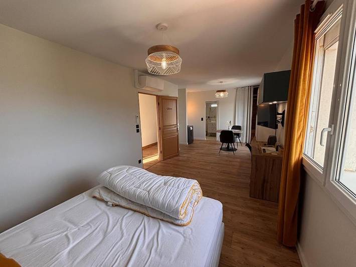 Gîte pour 2 personnes, avec terrasse dans Lias - 3