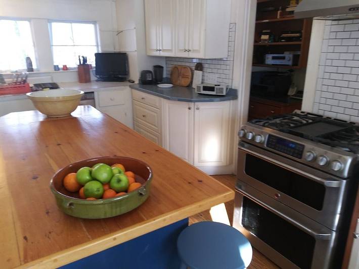 Vacation rental for 8 people, with hot tub and balcony as well as yard in Kennebunk