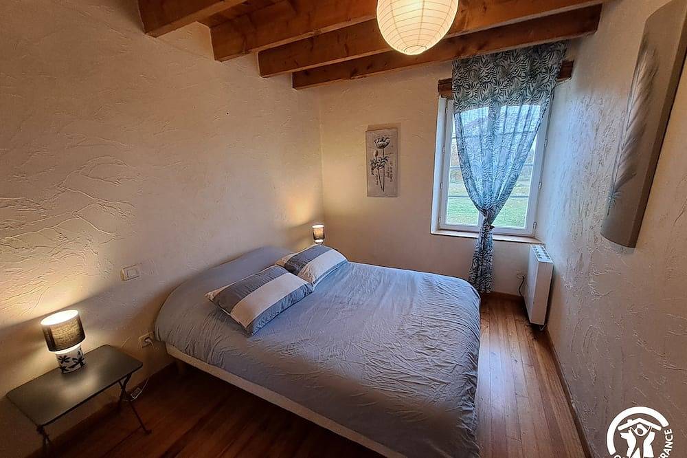 Entire apartment, Gîte with swimming pool and pets in Graulhet, Castres region