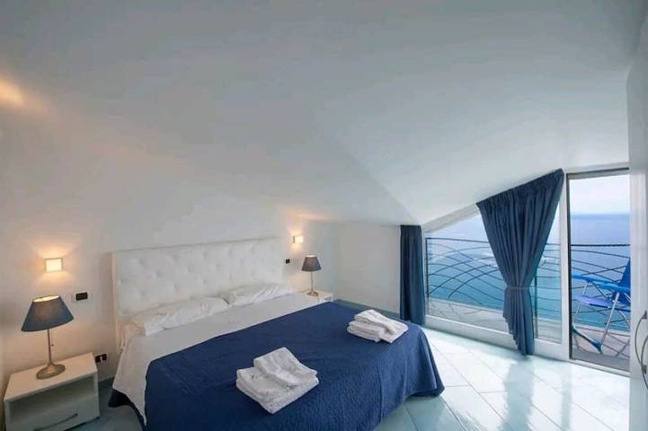 In Amalfi Coast: Casa "Mareblue" moderna ed elegante con vista Mare meravigliosa in Furore, Sorrento Coast