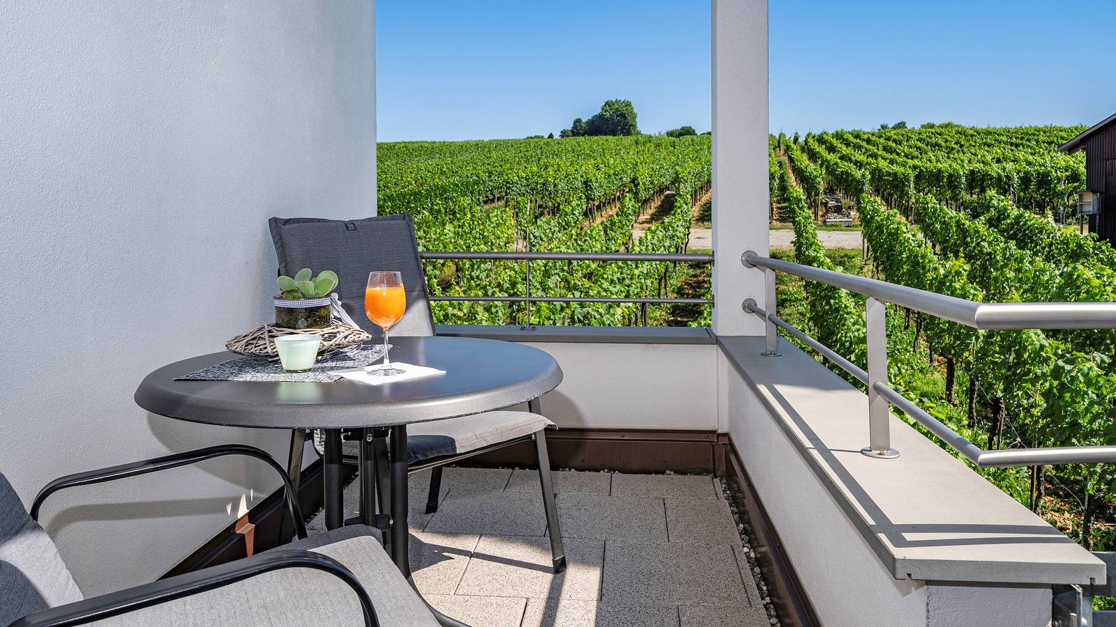 Zimmer '103' mit Gemeinschaftsgarten, Balkon und Wi-Fi in Hagnau am Bodensee, Region Bodensee-Oberschwaben