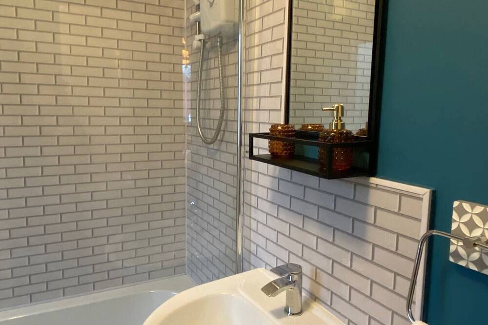 Entire apartment, Newly redecorated home for contractors and familes! in Wolverhampton, Birmingham Area