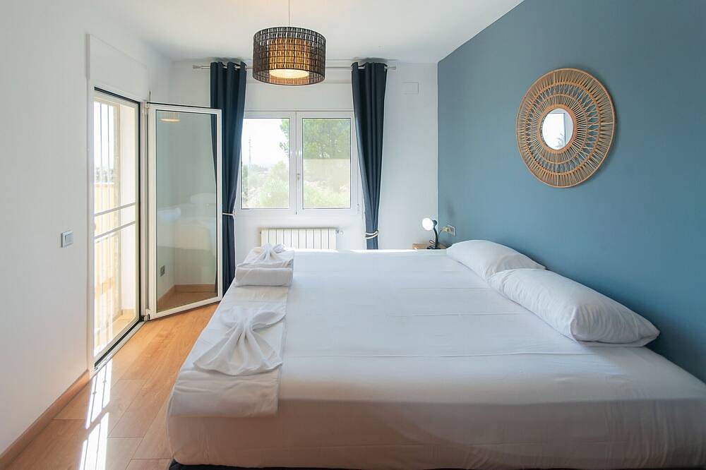 Welcs Villa 278 Emp with swimming pool and panoramic views in Palau-saverdera, Oberampurien