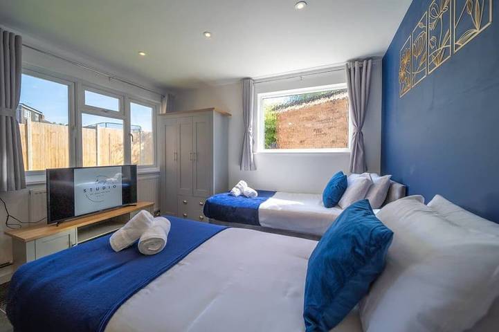 Entire apartment, Cosy Garden Studio l Free Parking, Wifi l Sleeps 3 in Hertfordshire