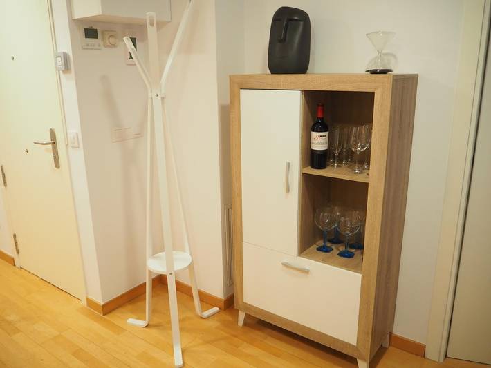 Apartamento entero, Pis modern al centre de Girona amb pati, Wi-Fi i aparcament gratuït in Gerona, Gironés