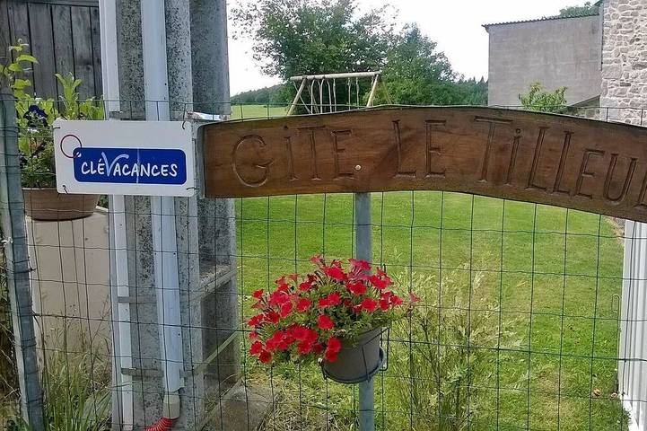 Gîte pour 6 personnes, avec terrasse et jardin à Prondines