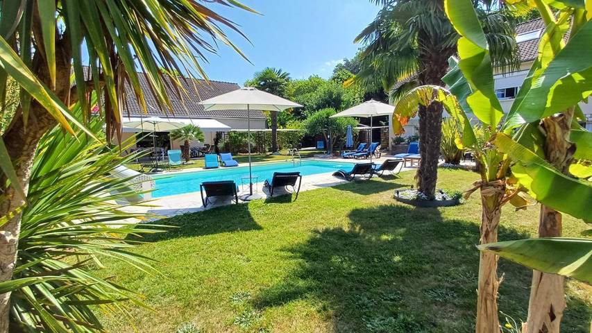 Chambre d’hôte pour 5 personnes, avec jardin et jacuzzi ainsi que piscine et sauna