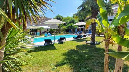 Chambre d’hôte pour 5 personnes, avec jacuzzi et sauna ainsi que jardin et piscine à La Flèche