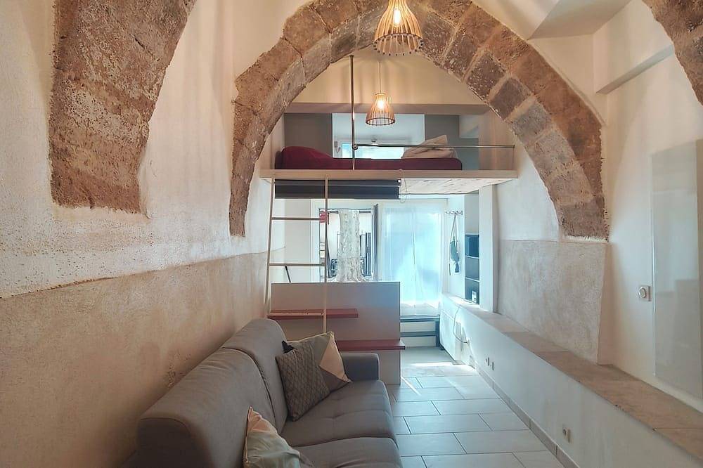 Apartamento entero, Cosy studio in the center of Pélissanne in Pélissanne, Region de Aix-en-Provence