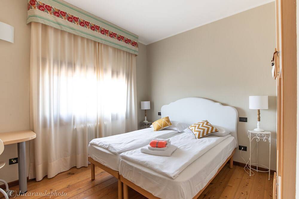 Luna Rossa Cottage by Villasretreats w/Pool, free 5 Terre Sailing Boat in Ceparana, Bolano