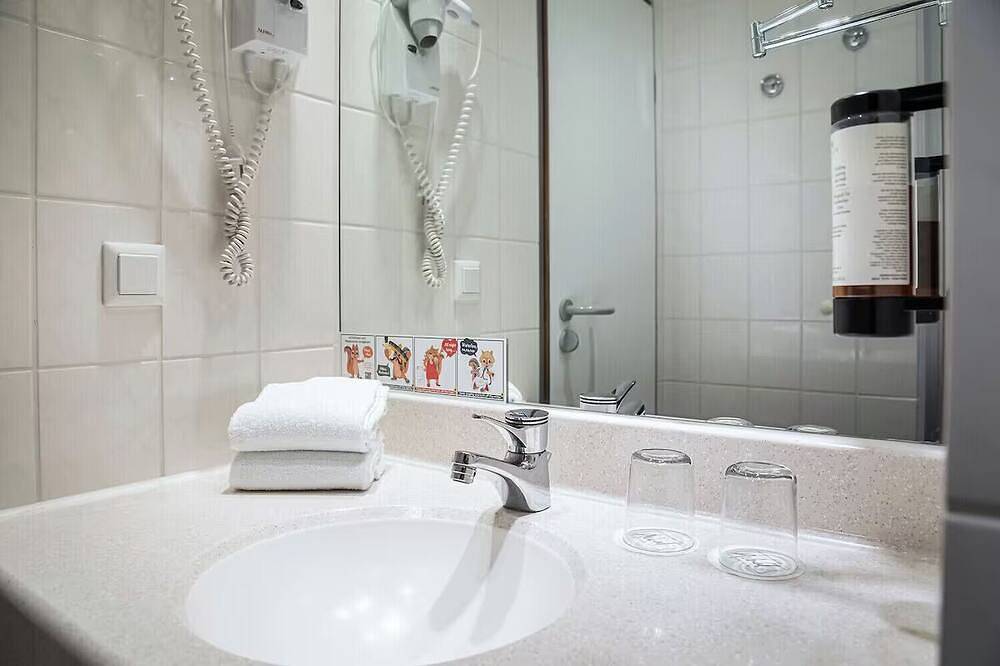 Bright Room w/ Relaxing Décor, Near Elbe Castles – Great for Solo Travelers in Laubegast, Dresden