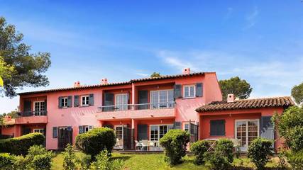 Gîte pour 4 personnes, avec piscine, animaux acceptés dans Plage de Boulouris