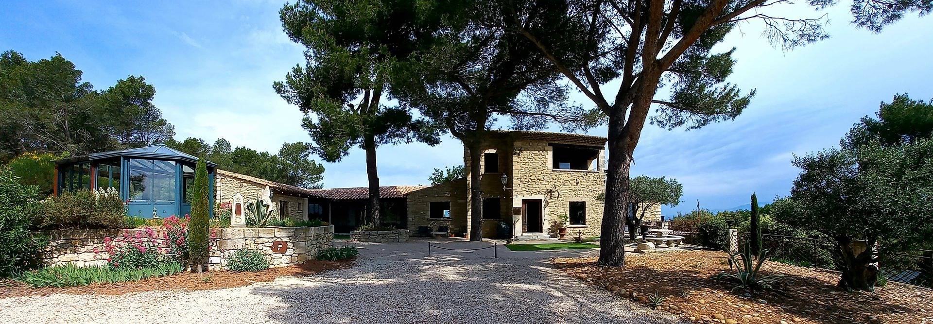 Le Bastion des Papes avec grande piscine privée et option Spa in Châteauneuf-de-Gadagne, Vaucluse