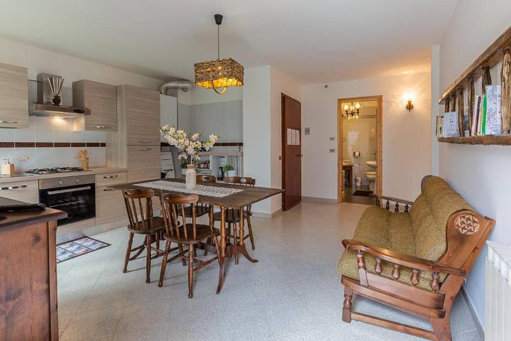 Gîte pour 4 personnes, avec vue et balcon à Châteaudauphin - 2