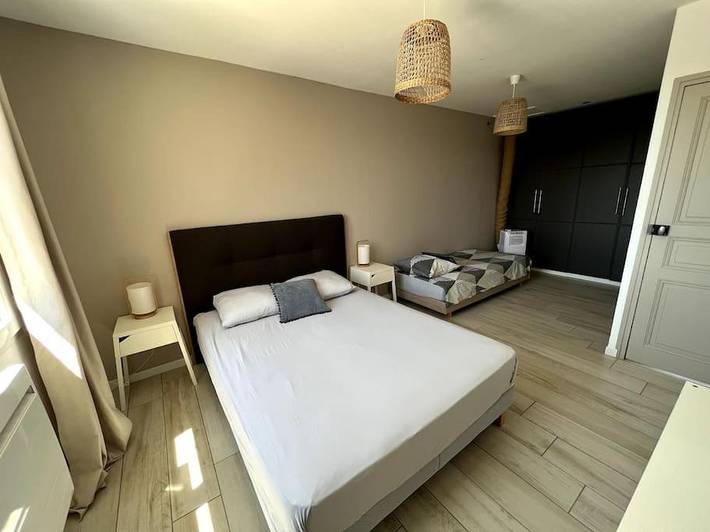 Location de vacances pour 10 personnes, avec piscine ainsi que vue et jardin, animaux acceptés à Garons - 3