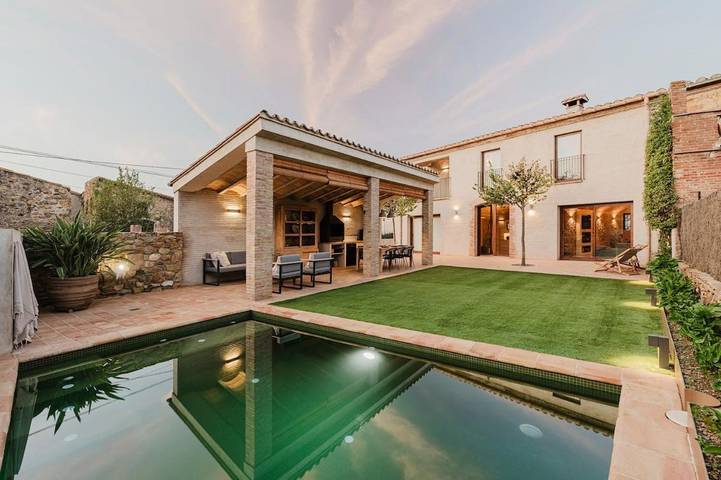 Ferienwohnung für 10 Personen, mit Balkon und Terrasse sowie Garten und Pool in Juià