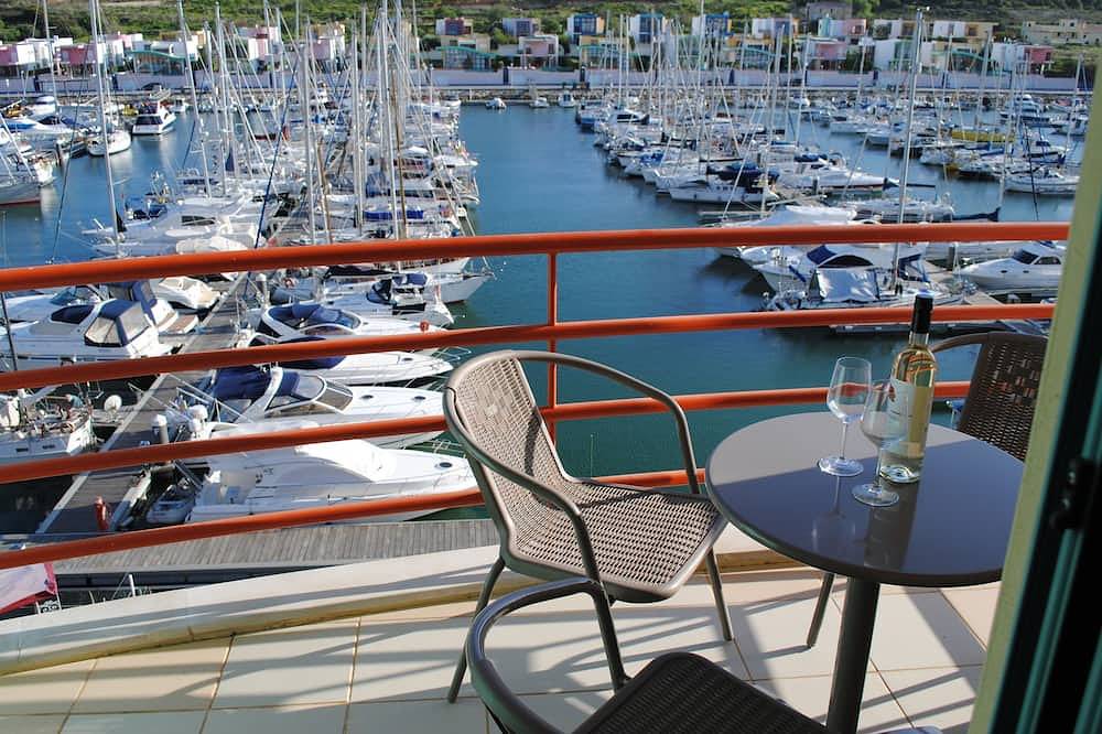 Ganze Wohnung, Apartment in erster Meereslinie mit zwei Betten, Gemeinschaftspool und herrlichem Blick auf Marina & Meer in Albufeira e Olhos de Água, Faro Distrikt