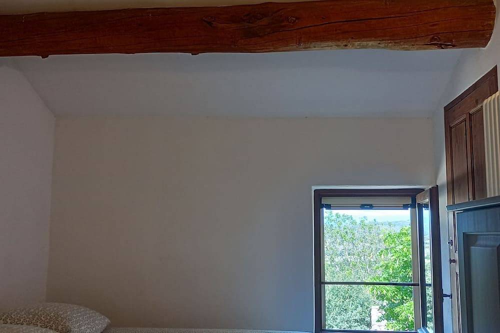 Charme D'un mas en Luberon, Calm, Panoramic view, Swimming pool, Fireplace in Lacoste, Parque natural regional del Luberon