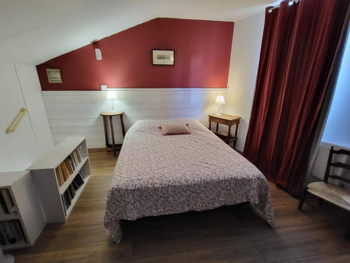 Two-Bedroom House in Candes-Saint-Martin, Vallée de la Loire