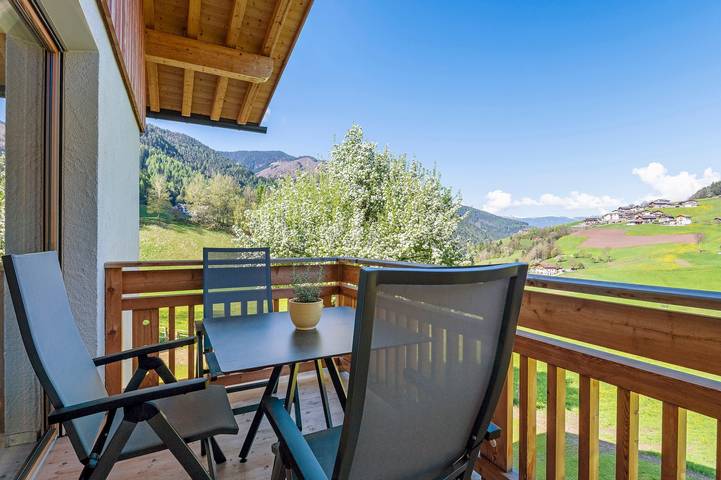 Gîte pour 4 personnes, avec balcon à Funes