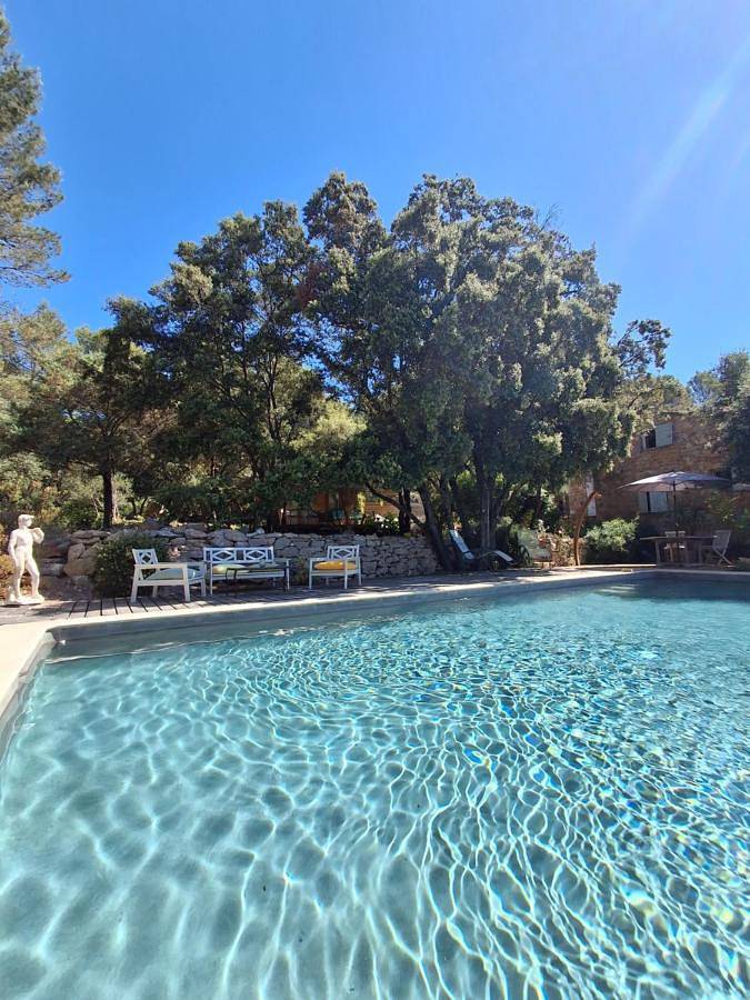Chambre d’hôte pour 2 personnes, avec piscine ainsi que jardin et vue à Entrecasteaux - 3