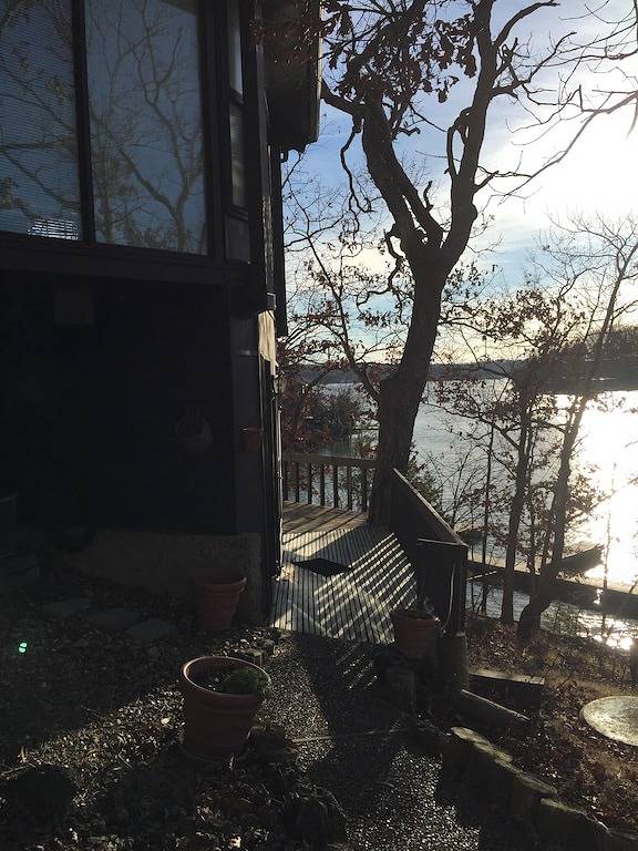 Lakefront Cottage in der Nähe von allem, was der See zu bieten hat. Für 8 Personen in Village of Four Seasons, Lake of the Ozarks