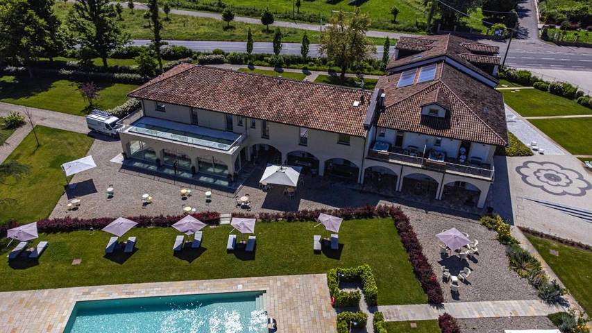 Casa vacanza per 4 persone, con Idromassaggio e Giardino nonché Piscina e Panorama a Canelli (Comune)