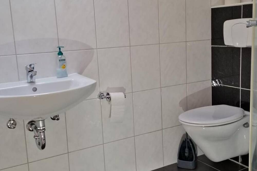 Ganze Wohnung, Helle Ferienwohnung in Mehren mit Eigenem Garten in Mehren, Vulkaneifel