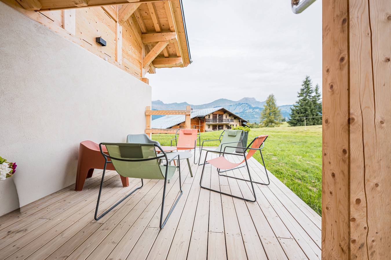 Chalet 'Les 2 Soeurs' con vistas a la montaña, terraza privada y Wi-Fi in Cohennoz, Albertville region