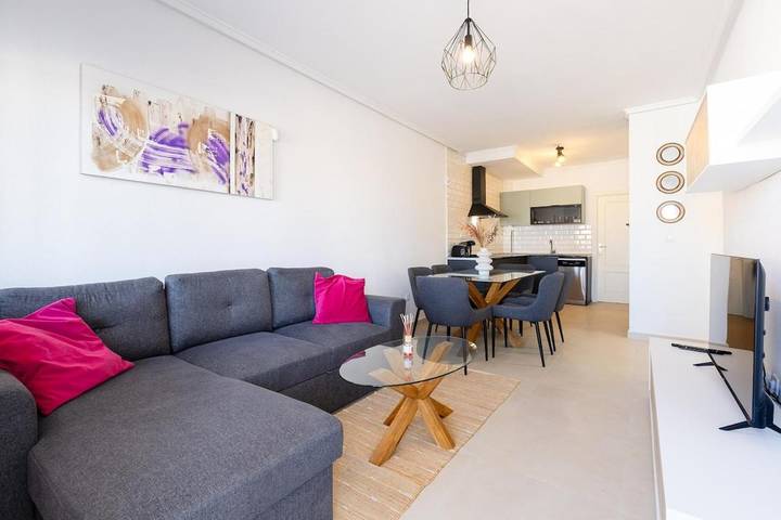 Apartamento para 5 personas, con terraza y piscina, Se admiten mascotas en La Florida