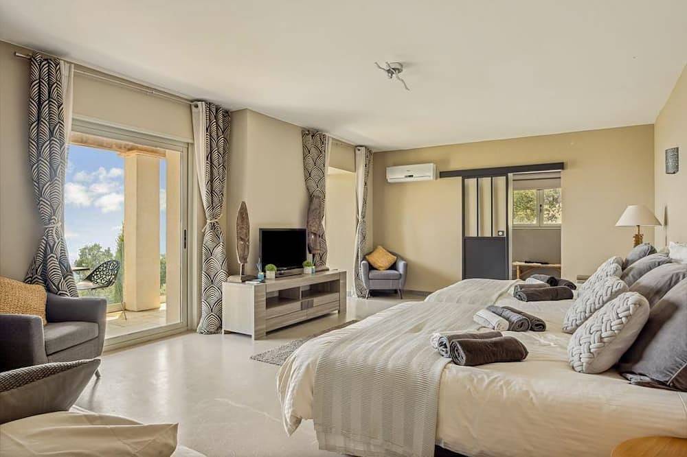 Villa Tribu - Six Chambres Villa, Couchages 14 in Cabris, Région de Cannes