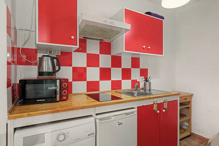 Entire studio, La Merced Apartment – Charm and Prime Location in the Heart of Málaga in Málaga Central District, Malaga