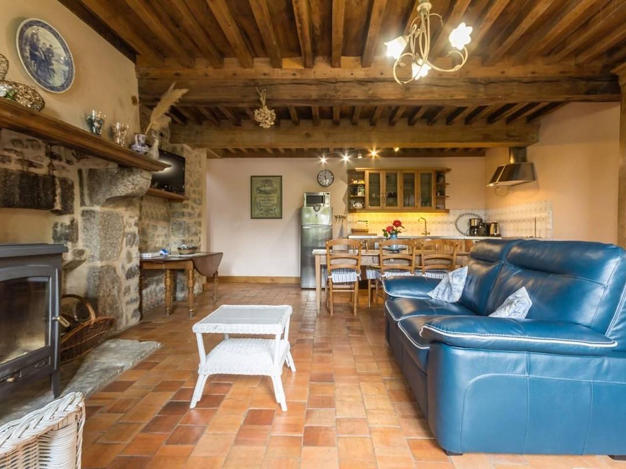 Charmantes Haus im Morvan mit Garten, Internet über Glasfaser, ideal für Familien in Lormes, Naturpark Morvan