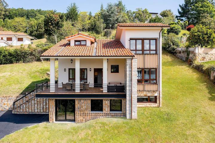 Holiday home for 10 people, with garden and balcony - 1