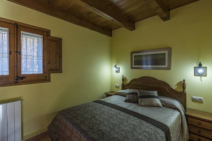 Gîte pour 7 personnes, avec jardin, animaux acceptés à Santa Pau - 3