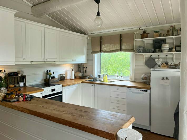 Ferienhaus mit Terrassen an drei Seiten auf einer idyllischen Insel in Sandnes