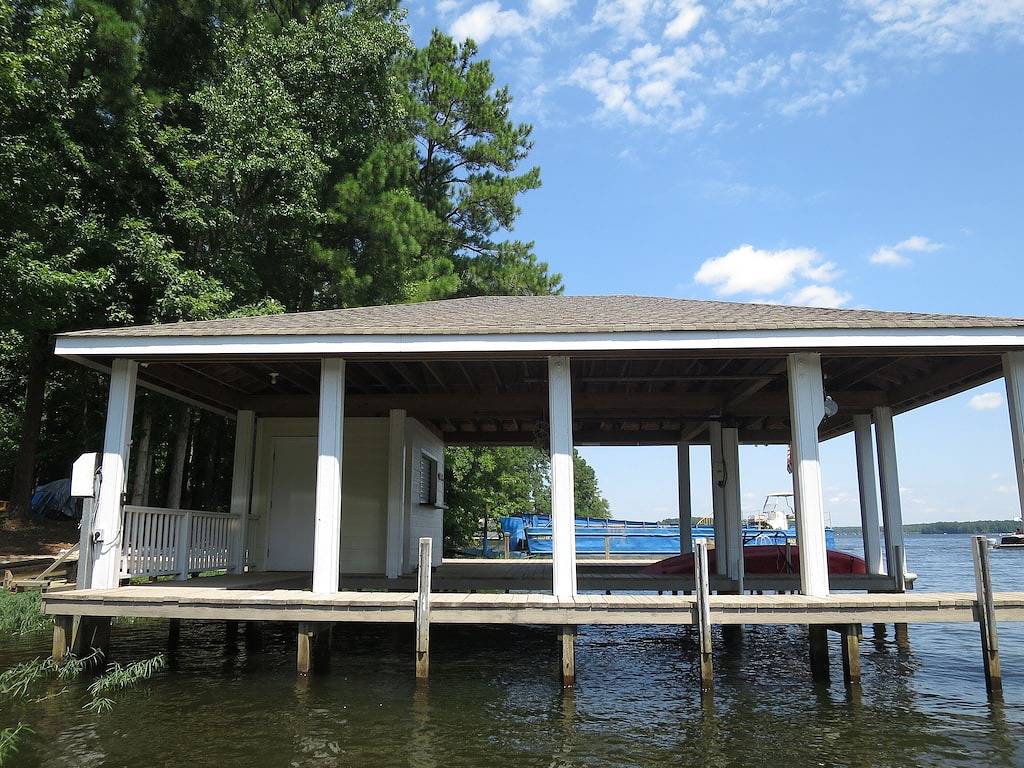 Erstaunliches Haus mit wunderschönem tiefem Wasser, Feuerstelle, Kajaks, Highspeed-Wlan, Spielen in Lake Gaston