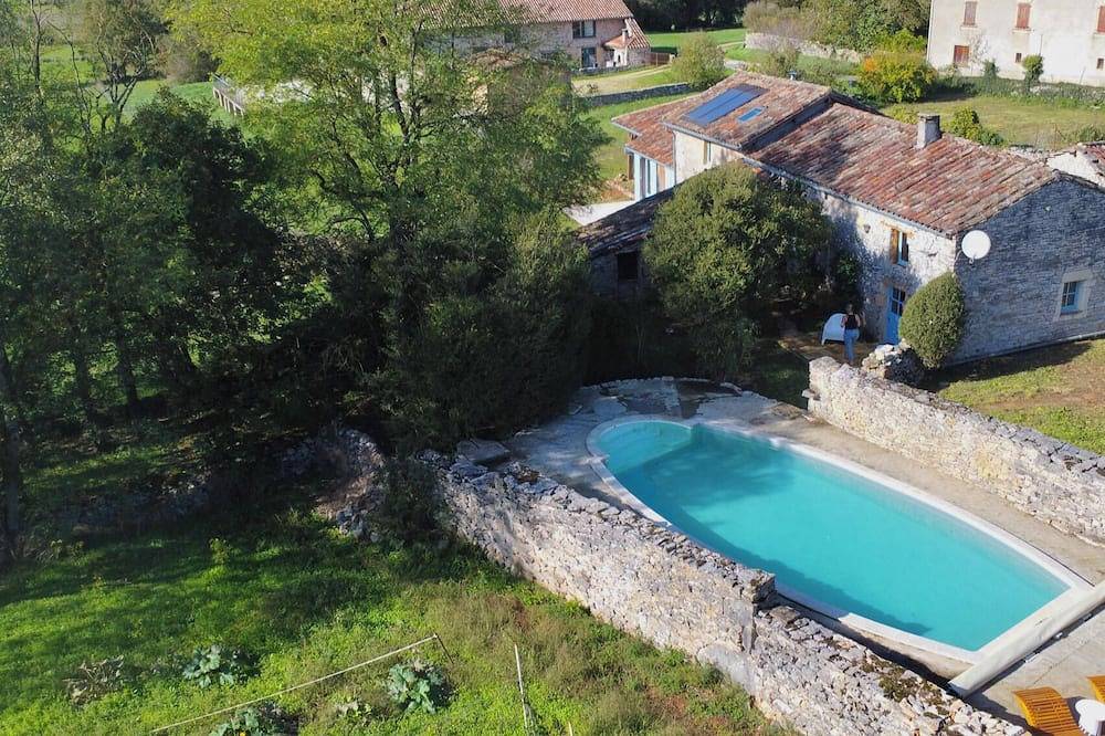 Gite Valades with pool and view in Saint-Antonin-Noble-Val, Macizo Central