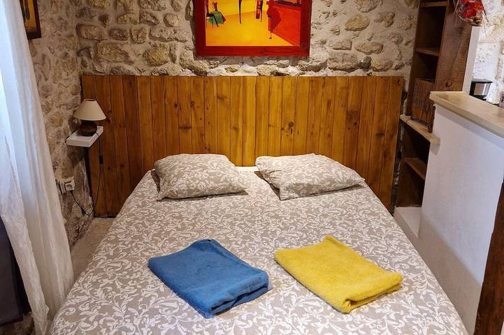 Gîte pour 3 personnes, avec jardin ainsi que piscine et terrasse à Sommières - 3