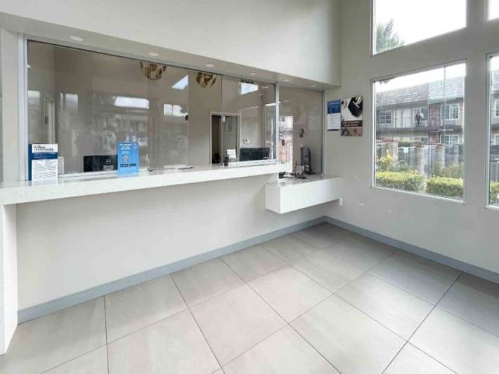 Apartamento entero, 1 cama king size | Bañera con acceso móvil Nsmk Kitchen in Corona, Riverside County