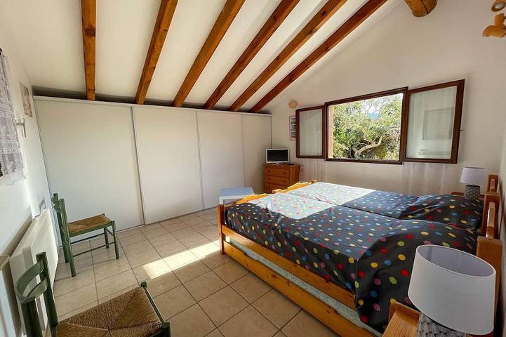 Cozy 4-Room House, 6 Sleeps, 200m from Santa-Giulia Beach, Terrace with BBQ, Parking Included in Santa Giulia, Porto-Vecchio