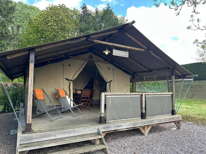 Camping pour 6 personnes, avec Terrasse et Jacuzzi ainsi que Jardin et Piscine