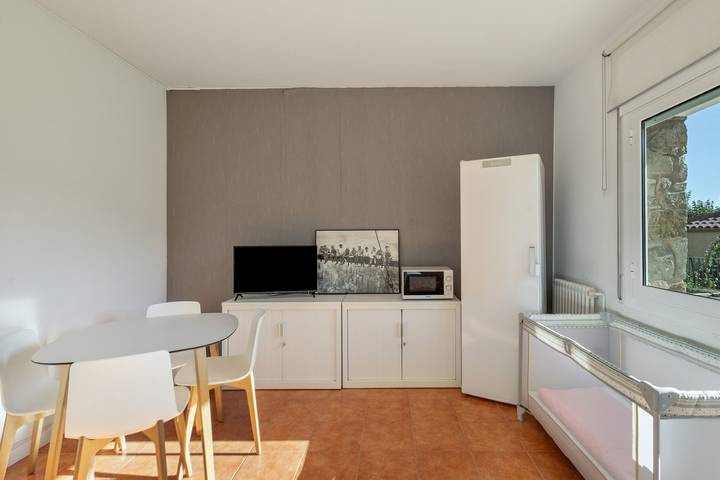 Apartamento 'Habitaciones Marice' con vistas al mar, piscina privada y Wi-Fi in Premiá de Dalt, Costa del Maresme