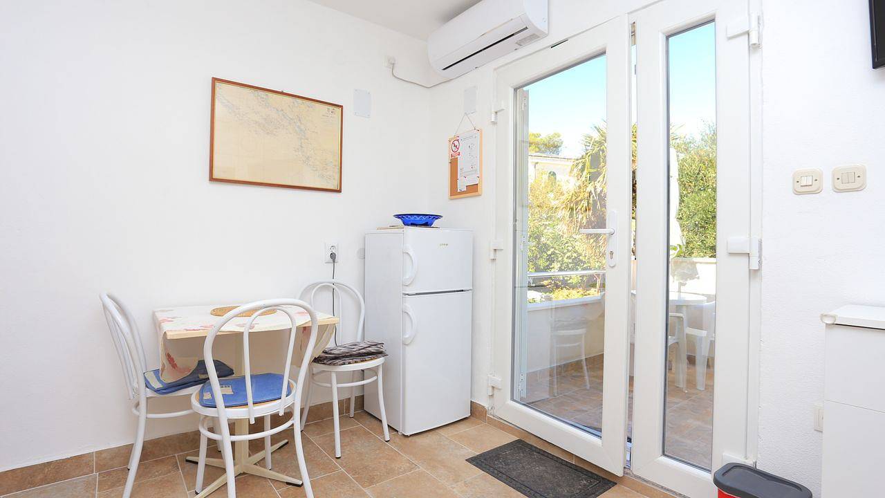 Apartamento vacacional entero, Ferienwohnung für 4 Personen (30 m²) in Rogoznica in Rogoznica, Condado de Šibenik-Knin