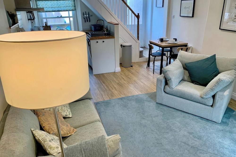 Bobbin Cottage, pet friendly, character holiday cottage in Swanage in Dorset