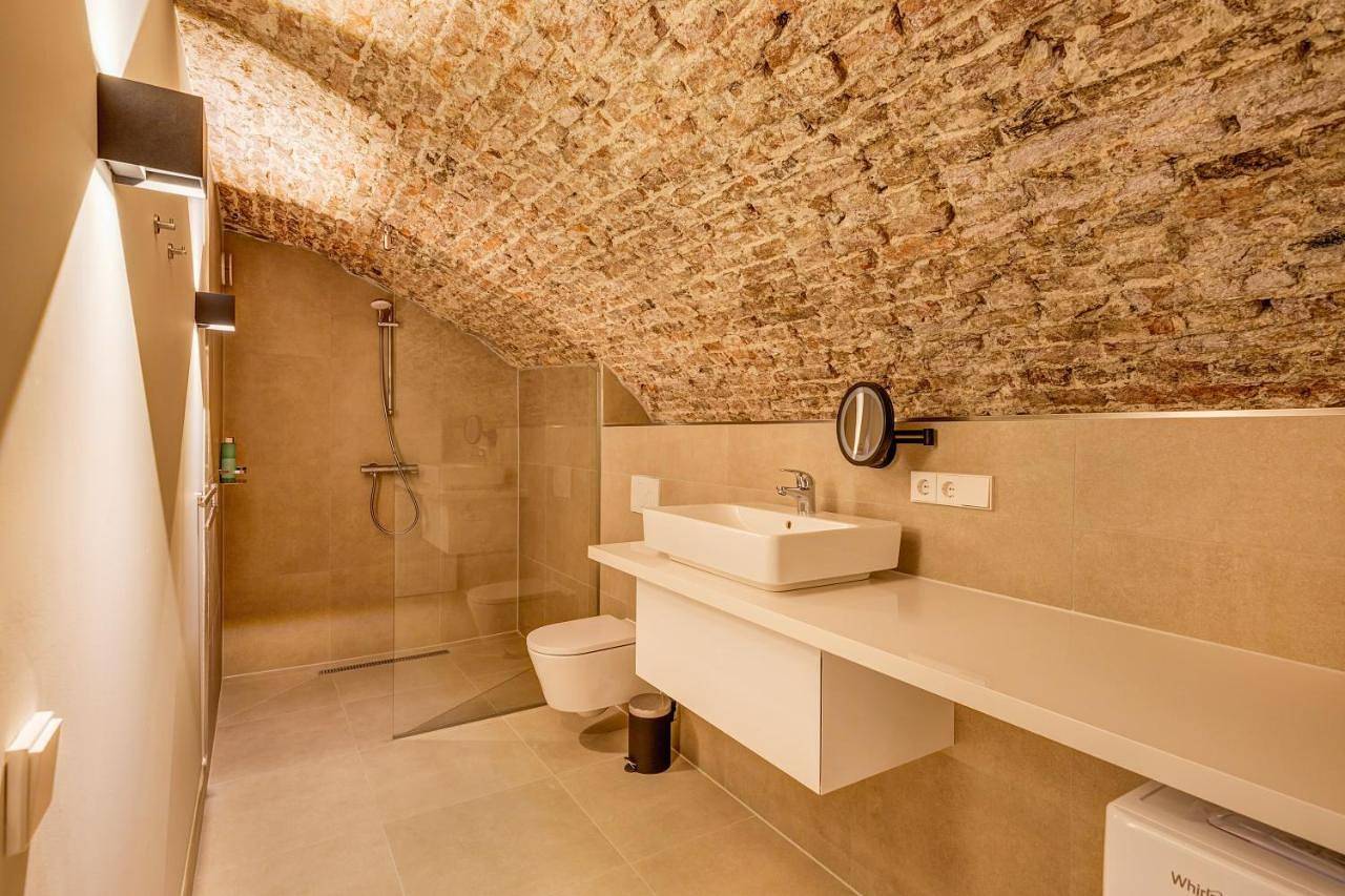 Luxurious renovated apartment in Utrecht City center with view on the old canal in Utrecht, Bestuur Regio Utrecht