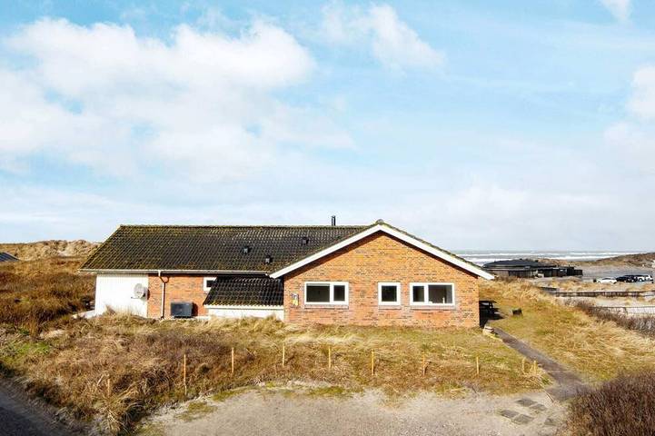 Ferienhaus für 10 Personen, mit Terrasse und Pool sowie Sauna, mit Haustier in Henne Strand