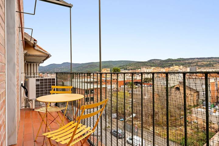 Hel lägenhet, Apartment 'Encantador Loft' with Mountain View, Wi-Fi and Air Conditioning in Sant Sadurní d'Anoia, Barcelona inland