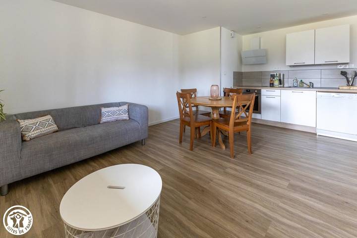 Gîte pour 4 personnes, avec jardin à Charbonnières-les-Varennes - 3