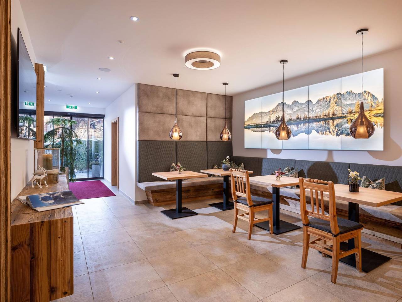 Hotel Theresia Garni - Doppelzimmer mit Balkon in Sankt Johann in Tirol, Kaisergebirge